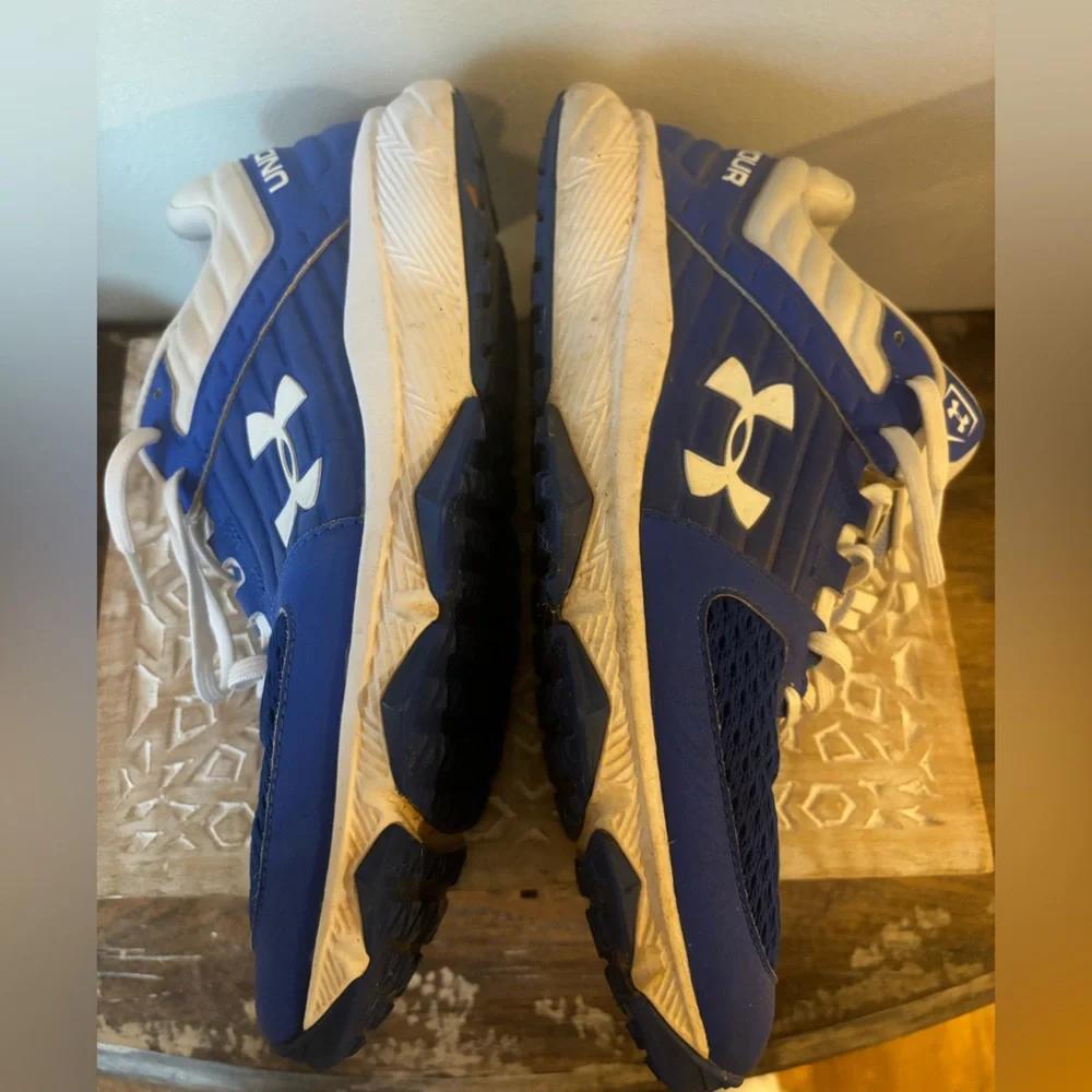 UNDER ARMOUR | Blue and White Sneakers Size 10.5